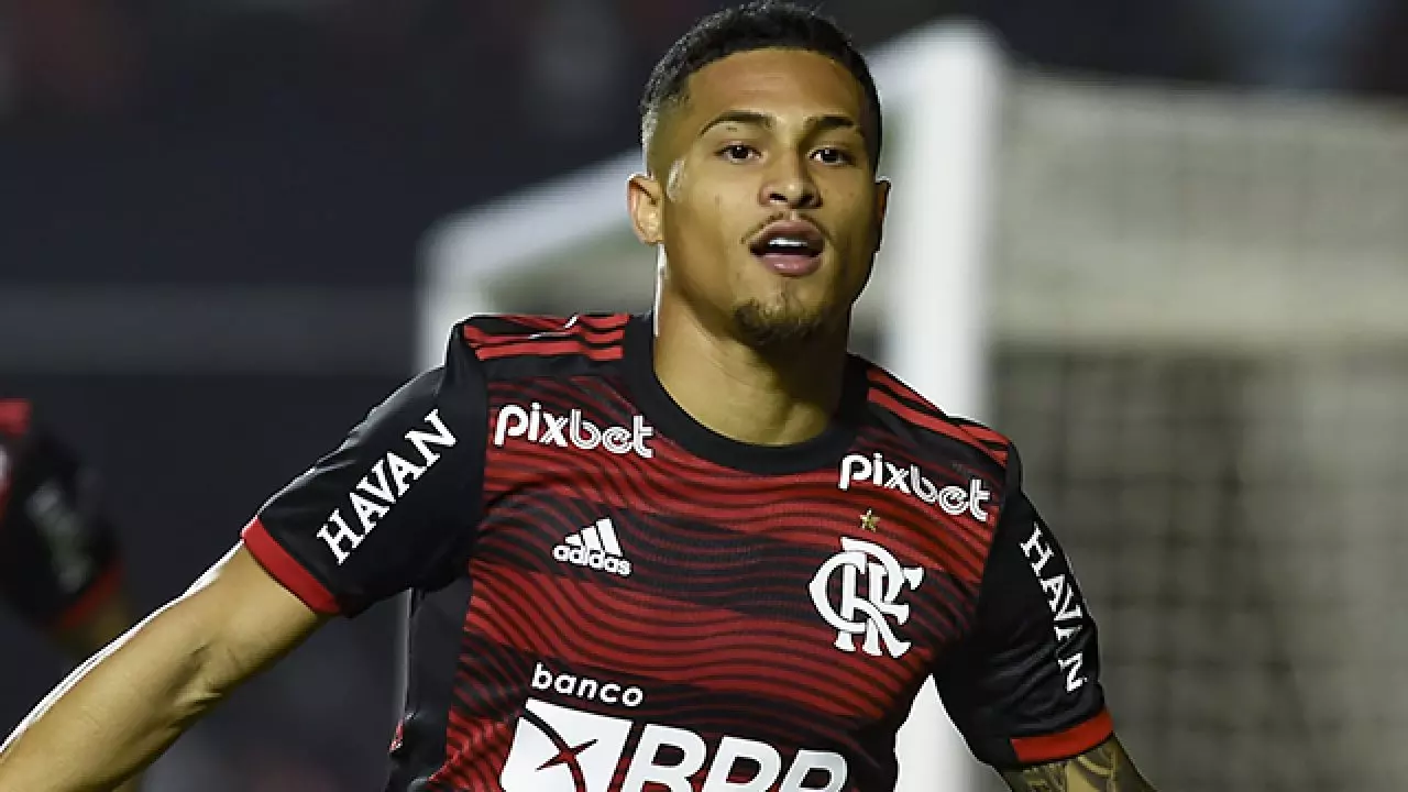 Finalmente acertado com o Wolverhampton, João Gomes chega ao Top-5 de maiores vendas da história do Flamengo. Leia!