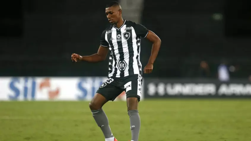 Conheça o zagueiro Kanu, jovem promessa do Botafogo.