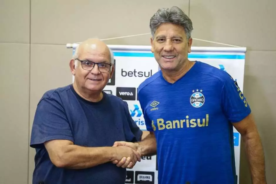 Renato Gaúcho, o técnico há mais tempo em um só clube no Brasil, renova por mais um ano.