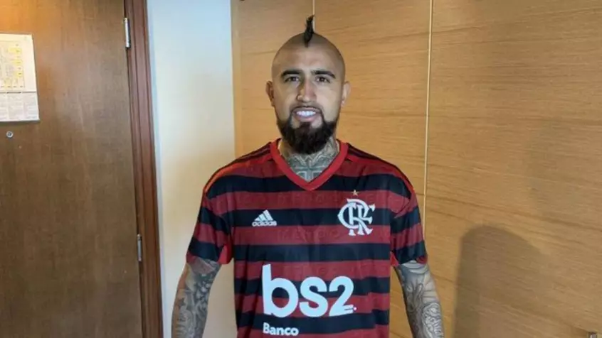 Arturo Vidal pode ficar livre no mercado, segundo jornal italiano.