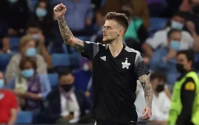 Tatuagem marcante, oportunidade de ouro e história feita! Quem é Sebastien Thill, o jogador que calou o Santiago Bernabéu com o Sheriff Tiraspol?