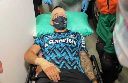 Gre-Nal adiado após ataque a ônibus do Grêmio