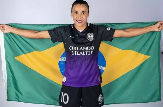 Marta sofre grave lesão no joelho