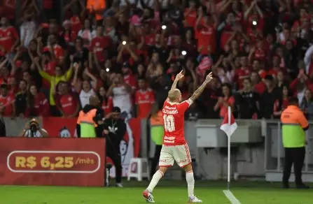 Adeus, D’alessandro se despede do futebol com gol e se emociona