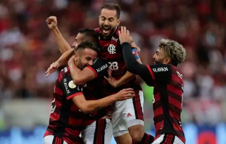 Deu mengão, Flamengo bate São Paulo por 3×1 em maracanã lotado
