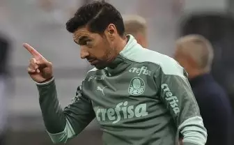 O técnico Abel Ferreira se prepara para evitar eliminação na Copa do Brasil