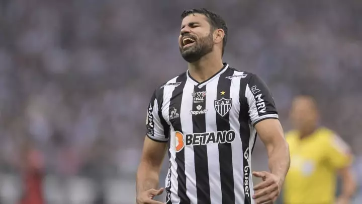 Diego Costa não poupa palavras ao criticar estrutura do Atlético Mineiro: “É uma m….”