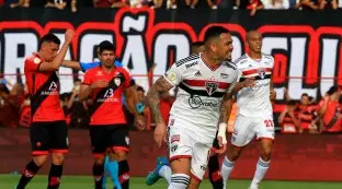 São Paulo vence Atlético-GO, e cola no G-6 do Brasileirão