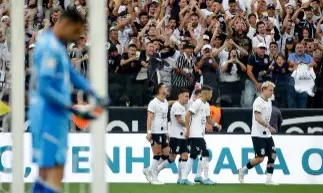 Corinthians assume a vice-liderança do Brasileirão ao vencer Flamengo em casa