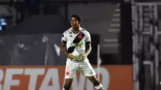 Com 2 gols do volante Andrey, Vasco vence o CRB por 4 a 0 em São Januário