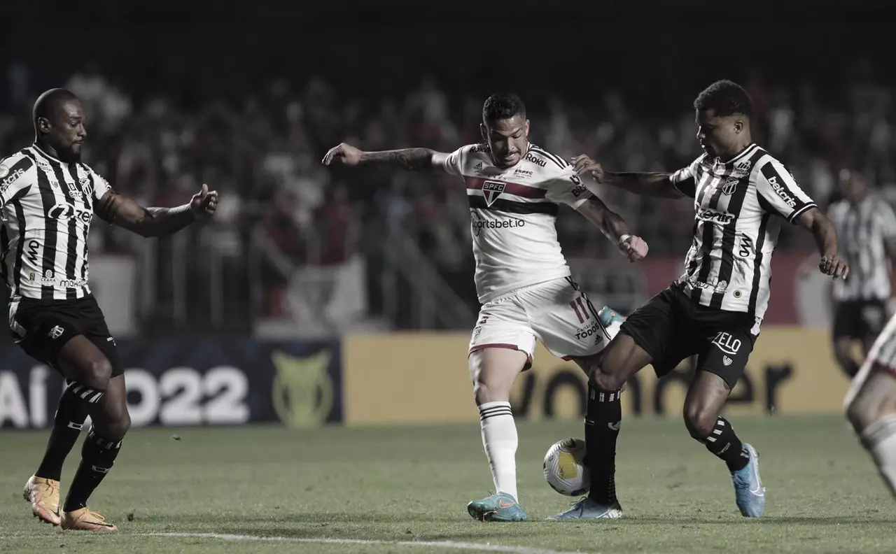 Vale vaga na semi! Em busca de quebra de sequência curiosa no confronto, São Paulo e Ceará estão ESCALADOS para duelo no Morumbi. Confira!