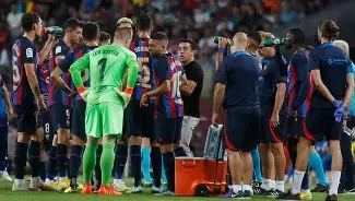 Xavi quer mais reforços para atuar no lado direito