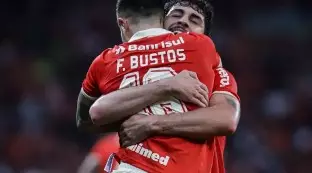 Inter vence o Fluminense por 3 a 0 no Beira-Rio.