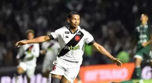 Vasco vence Guarani em São Januário, por 2 a 1 e assume a terceira posição da Série B do brasileirão.