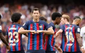 Barcelona vence o Elche por 3 a 0 sendo 2 gols de Lewandowski e virá lider do campeonato Espanhol