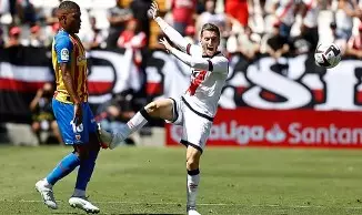 Rayo Vallecano vence Valência por 2 a 1 em partida válida pelo Campeonato Espanhol