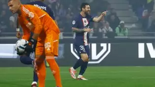 O PSG derrota o Lyon fora de casa e assume a liderança isolada do Campeonato Francês