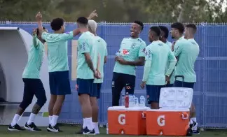 Jogadores da Seleção fizeram acordo para manter silêncio sobre política