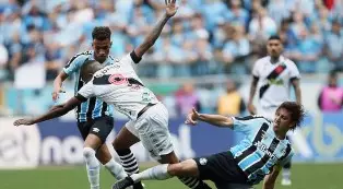 Grêmio vence o Vasco de virada por 2 a 1 na Arena lotada em Porto Alegre