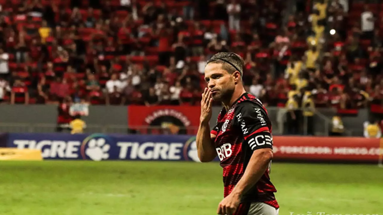 Do campo para as cabines! Jogador do Flamengo será comentarista de emissora na Copa do Mundo. Leia!