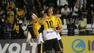 O Criciúma venceu o Náutico por 2 a 1 e ficou a três pontos do G-4 na Série B do Brasileirão