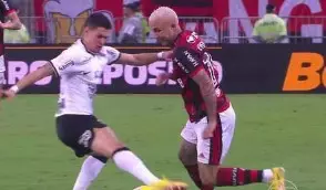 O Corinthians venceu o Flamengo por 2 a 1 pela 35ª rodada do Campeonato Brasileiro Com gols de Du Queiroz e Yuri Alberto