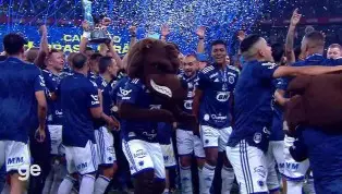 Cruzeiro vence o CSA de virada por 3 a 2 nos acréscimos e levanta a taça