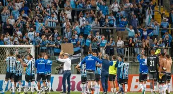 O Grêmio venceu o Brusque por 3 a 0 na última partida da temporada e confirmou o título de vice no campeonato brasileiro
