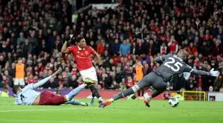 Manchester United goleia Aston Villa por 4 a 2 de virada no Old Trafford