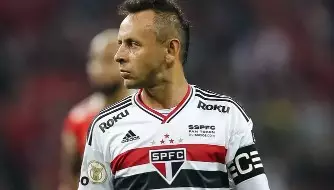 Rafinha assina renovação de contrato com o São Paulo até 2023