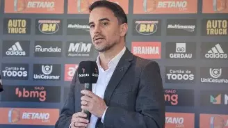 O novo presidente do Grêmio Alberto Guerra recebeu resposta do diretor de futebol Rodrigo Caetano, que afirmou continuar no Galo em 2023.