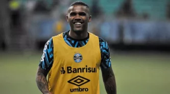 O Grêmio aceitou Douglas Costa de volta é um tapa na cara do seu torcedor