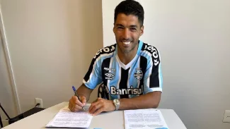 Luís Suárez e anunciado como novo reforço do Grêmio, El Pistolero assinou com o clube gaúcho até dezembro de 2024