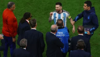 Messi “Maradoniano”: provocador e líder, craque mira título inédito