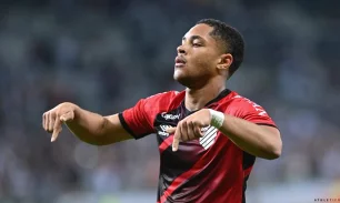 Vitor Roque, do Athletico, entrou na mira de PSG, Real Madrid, Barcelona e Chelsea.