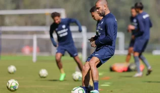 Daniel Alves é detido na Espanha por suspeita de agressão sexual, que colocou o jogador à disposição judicial.