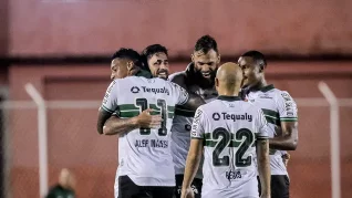 Coritiba bate o Foz do Iguaçu por 3 a 0 fora de casa e mantém os 100% no Paranaense