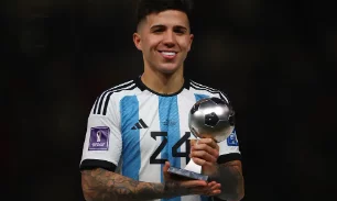 Após Enzo Fernández se acertar com Chelsea e faltar treino, técnico do Benfica diz: “Falta de respeito”