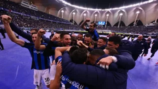 A Inter dominou e venceu o Milan por 3 a 0, e levou a Supercopa da Itália