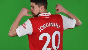 O Arsenal anunciou a contratação do volante Jorginho, O clube de Londres vai pagar ao Chelsea cerca de 12 milhões de libras (R$ 75,8 milhões) pelo jogador