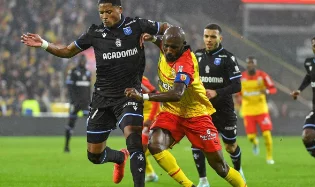 Lens vence Auxerre por 1 a 0 em jogo válido pelo Campeonato Francês e se aproxima do líder PSG