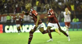 Lorran, do Flamengo, ganha destaque no jornal espanhol Marca