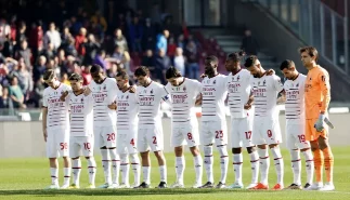 Milan vence Salernitana por 2 a 1 na volta do Campeonato Italiano e faz homenagem a Pelé