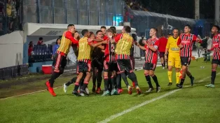 São Paulo vence o Marília por 3 a 0 no estádio Bento de Abreu, e fecha fase de grupos com 100%
