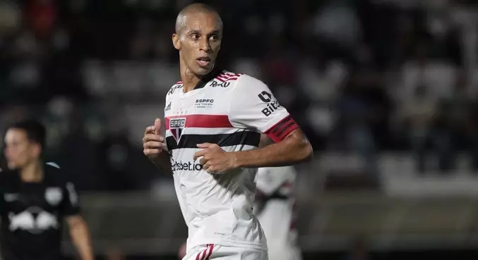 Ex zagueiro do São Paulo e da Seleção anuncia aposentadoria. Saiba!