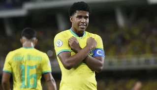 O volante Andrey Santos pode ser emprestado pelo Chelsea; e Vasco tem prioridade contratual