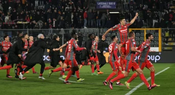 Quase escapou, mas a Cremonese conseguiu encerrar uma das maiores sequências sem vitória da Serie A – contra a Roma