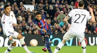 Barcelona e Manchester United empatam em 2 a 2 em grande jogo no Camp Nou, em Partida válida pela segunda fase da Liga Europa.