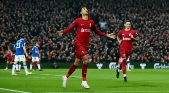 Liverpool vence o Everton em Anfield por 2 a 0 no encerramento da 23ª rodada do Campeonato Inglês