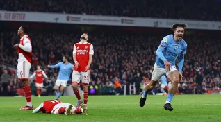 Manchester City vence o Arsenal por 3 a 1 em Londres e toma a liderança da Premier League